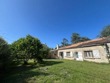 Maison de village 3 chambres avec fort potentiel d'agrandissement Proche de PUISSEGUIN (33)