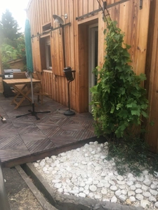 Ensemble immobilier atypique de 2 maisons non mitoyennes avec jardin et piscine et un immeuble avec rentabilité locative