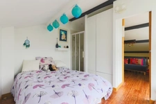 Très bel ensemble immobilier avec jardin et piscine proposant 2 maisons non mitoyennes  et un immeuble de 5 studios avec rentabilité locative