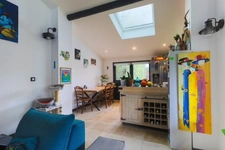 Très bel ensemble immobilier avec jardin et piscine proposant 2 maisons non mitoyennes  et un immeuble de 5 studios avec rentabilité locative