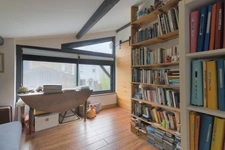 Ensemble immobilier atypique de 2 maisons non mitoyennes avec jardin et piscine et un immeuble avec rentabilité locative