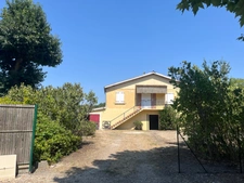 Maison saine, lumineuse et évolutive de 5 pièces au calme sur jardin clos avec fort potentiel d'agrandissement à PESSAC proche Haut Leveque (33)