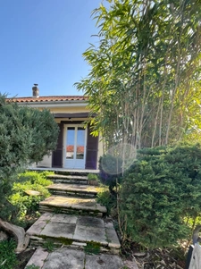 Maison lumineuse et bien entretenue de 3 chambres sur entresol  aménageable à RIBERAC (24)