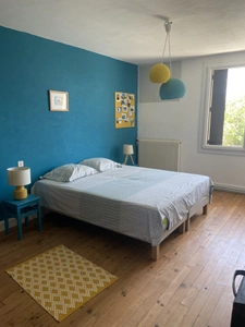 Domaine à taille humaine avec maison pierre joliment rénovée 4 chambres, piscine et nombreuses dépendances sur 4hectares près de Libourne
