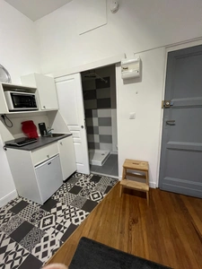 Ensemble immobilier atypique de 2 maisons non mitoyennes avec jardin et piscine et un immeuble avec rentabilité locative