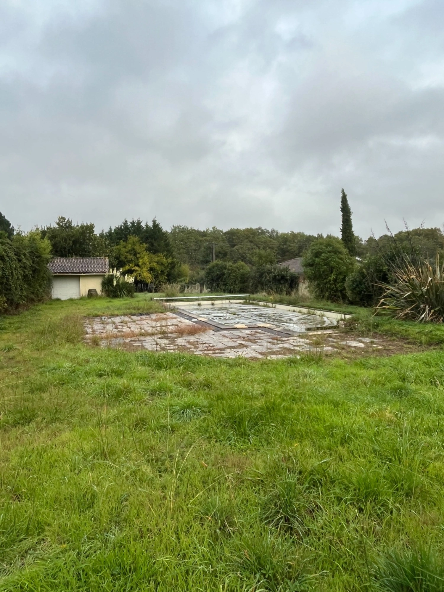 Terrain à vendre de 1 547,00 m² avec piscine 12*6 à BEYCHAC ET CAILLAU (33) - Golf de Teynac · 186 400 €