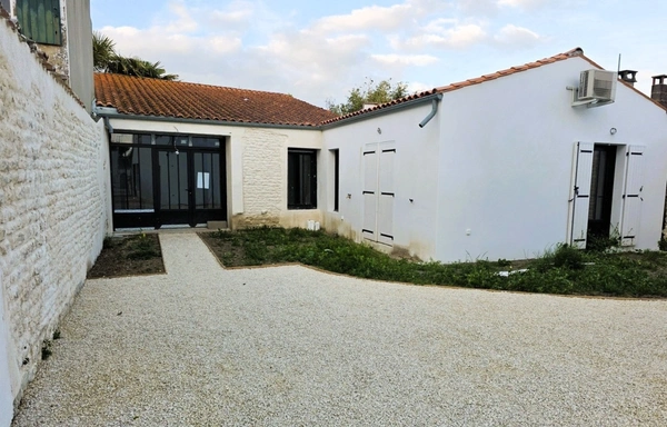 Charente Maritime (17), AV belle maison 6 pièces 101m² sur terrain 210m² idéalement située cœur ville DOLUS OLERON