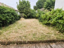 DOLUS D'OLÉRON (17) emplac n°1 en coeur de ville, A Louer Local/Bureau de 73m² donc 45m² de surface commerciale