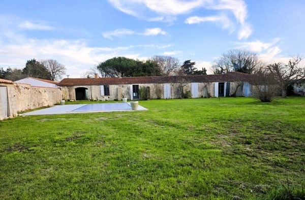 EXCLU CAPIFRANCE A Vendre ST-PIERRE OLÉRON Charmant Domaine de 717m² terrain 3.950m² dont 442m² habitable 