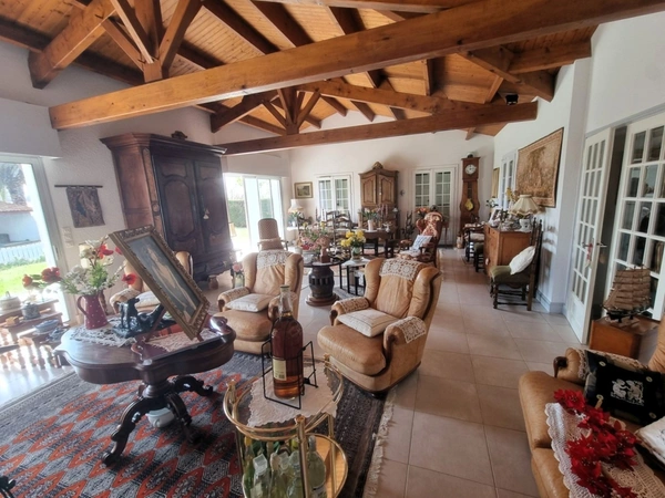 CHÂTEAU D'OLÉRON (17), A vendre - belle propriété édifiée sur terrain paysager de 3 535 m²
