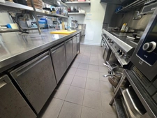 ST-PIERRE D'OLERON, emplacement N°1 parvis marché couvert, A vendre le Fonds Commerce Café - Bar - Restaurant