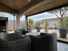 ILE D'OLERON (17), A Vendre demeure-piscine 186m² plain-pied sur terrain 862m², 9 pièces dont 4 chambres et 1 garage