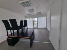 ST-PIERRE D'OLERON (17), A Louer local-bureau 84m² 6 pièces idéalement située en cœur de zone d'activité économique 
