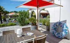 Charente-Maritime (17), A Vendre Murs et Fonds Hôtel-Bureau Piscine Spa de charme 23 N° Proche Océan ILE D'OLERON