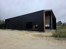 ST-PIERRE D'OLERON (17), A Louer emplacement N°1, Grand Bâtiment commercial neuf 396m² sur terrain 1.250m² 