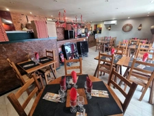CHARENTE-MARITIME (17) proche MARENNES à vendre le Fonds de commerce d'une charmante PIZZERIA très réputée.  