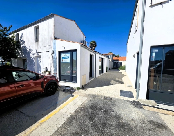 Dpt Charente Maritime (17), à vendre DOLUS D'OLERON Emplacement N°1 Local commercial Neuf - Plain pied de 35,20m²