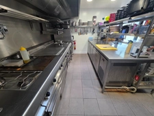 ST-PIERRE D'OLERON, emplacement N°1 parvis marché couvert, A vendre le Fonds Commerce Café - Bar - Restaurant