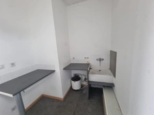 ST-PIERRE D'OLERON (17), A Louer local-bureau 84m² 6 pièces idéalement située en cœur de zone d'activité économique 