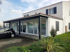 Dpt Charente Maritime (17), A Louer ST-PIERRE D'OLERON idéalement située en cœur de ZAE Local commercial de 48m² 