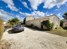 ILE D'OLERON (17), For Sale: Beautiful renovated farmhouse of 194m², built in a quiet location in the heart of the village on a plot of 1,047m² 