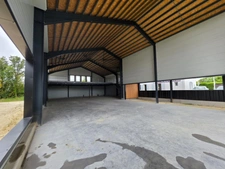 ST-PIERRE D'OLERON (17), A Louer emplacement N°1, Grand Bâtiment commercial neuf 396m² sur terrain 1.250m² 