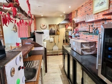 CHARENTE-MARITIME (17) proche MARENNES à vendre le Fonds de commerce d'une charmante PIZZERIA très réputée.  