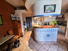ST PIERRE D'OLERON (17) emplacement N°1 rue commerçante FdC boutique mixte & Murs 513m² + maison fonction cour  