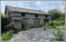 Maison en pierre en bon état avec dépendance 85500€