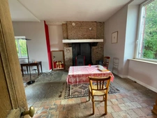 Maison de caractère en pierre, dépendances, accès rivière, 199500€ !