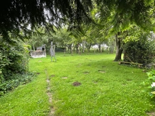 Maison en pierre en bon état avec dépendance 85500€