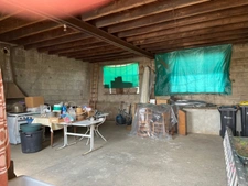 Maison en pierre en bon état avec dépendance 85500€