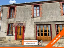 Maison en pierre en bon état avec dépendance 85500€