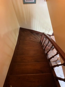 Maison en pierre en bon état avec dépendance 85500€