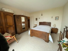 Maison en pierre en bon état avec dépendance 85500€