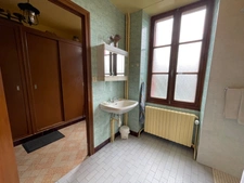 Maison en pierre en bon état avec dépendance 85500€