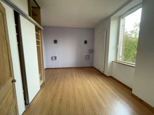 Maison de caractère en pierre, dépendances, accès rivière, 199500€ !