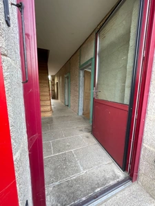 Maison de caractère en pierre, dépendances, accès rivière, 199500€ !