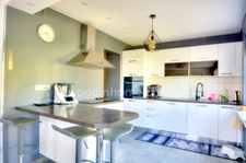 Metzervisse: 4 chambres, jardin, grand parking, grenier aménageable. Grande maison lumineuse.