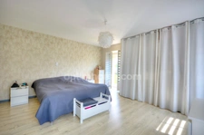 Metzervisse: 4 chambres, jardin, grand parking, grenier aménageable. Grande maison lumineuse.