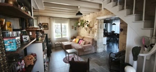 Ensemble immobilier composé d’une magnifique maison en pierre pleine de charme d'environ 120m2 et d’une seconde maison à rénover offrant un beau potentiel d'environ 60m2. SAINT GELAIS (79)