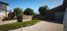 Ensemble immobilier composé d’une magnifique maison en pierre pleine de charme d'environ 120m2 et d’une seconde maison à rénover offrant un beau potentiel d'environ 60m2. SAINT GELAIS (79)