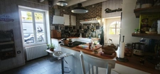 Ensemble immobilier composé d’une magnifique maison en pierre pleine de charme d'environ 120m2 et d’une seconde maison à rénover offrant un beau potentiel d'environ 60m2. SAINT GELAIS (79)