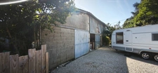 Ensemble immobilier composé d’une magnifique maison en pierre pleine de charme d'environ 120m2 et d’une seconde maison à rénover offrant un beau potentiel d'environ 60m2. SAINT GELAIS (79)