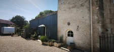 Ensemble immobilier composé d’une magnifique maison en pierre pleine de charme d'environ 120m2 et d’une seconde maison à rénover offrant un beau potentiel d'environ 60m2. SAINT GELAIS (79)