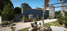 Ensemble immobilier composé d’une magnifique maison en pierre pleine de charme d'environ 120m2 et d’une seconde maison à rénover offrant un beau potentiel d'environ 60m2. SAINT GELAIS (79)