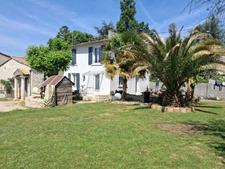 Vouillé – Maison de caractère 150 m² – Terrain arboré de 1100 m² – Coup de cœur assuré
