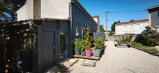 Ensemble immobilier composé d’une magnifique maison en pierre pleine de charme d'environ 120m2 et d’une seconde maison à rénover offrant un beau potentiel d'environ 60m2. SAINT GELAIS (79)