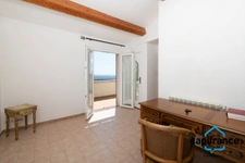 83 Toulon 4chemins/le Baou, Villa 120m2 ( et plus de 35  m2 buanderie, annexe) vue mer calme 6 pieces 1053 m2