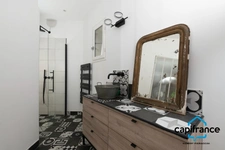 83 Ollioules La Courtine, Maison entierement rénovée avec goût, de 123 m2 (avec un studio) sur 386 m2 stationnement facile